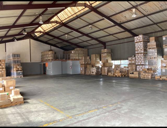 1,010M² WAREHOUSE TO LET IN MAXMEAD